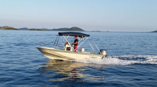 rental boat marvel sailing in