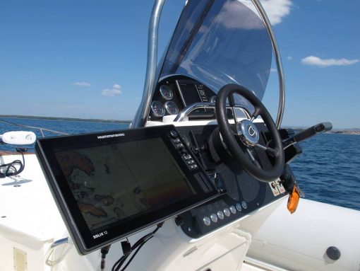 rental boat bura console