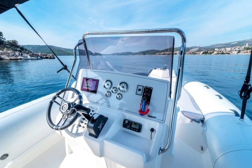 rental boat marlin console 2