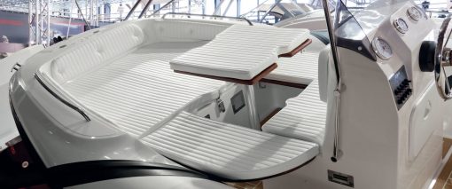 rental boat zar deck